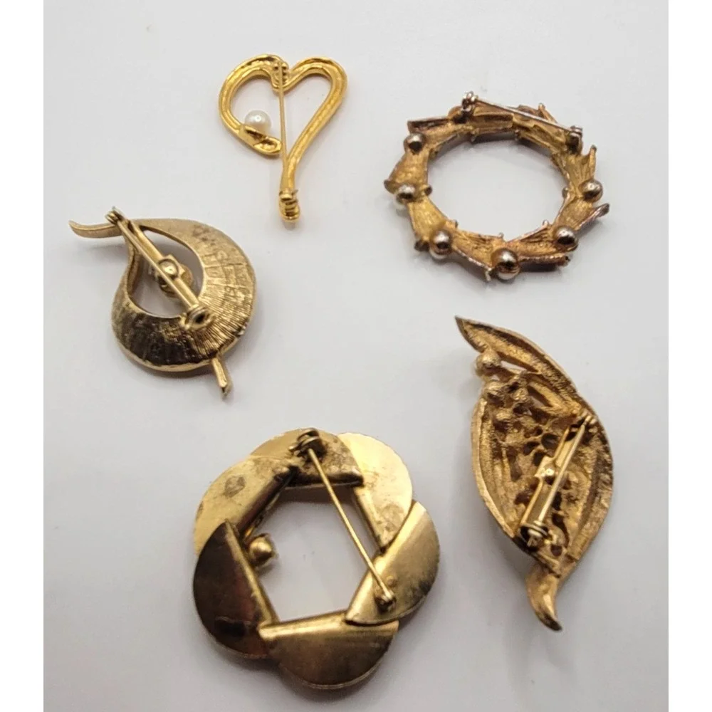 Vintage 1 Roma Brooch Lot (5) Gold Tone Pearl Accent Leaf Wreath Modern